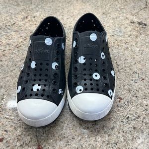 Natives Jefferson’s black white polka dot